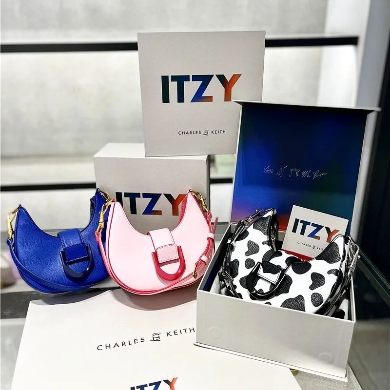 10.10 SALE | CK Itzy Gabine Belted Hobo Bag GIFTSET include box