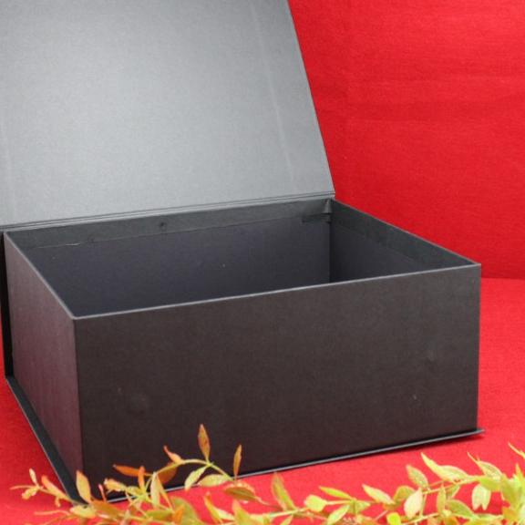 

BOX HAMPER - HARDBOX - KOTAK KADO - ukuran 35 cm x 30 cm x 15 cm - Merah Gold - TP