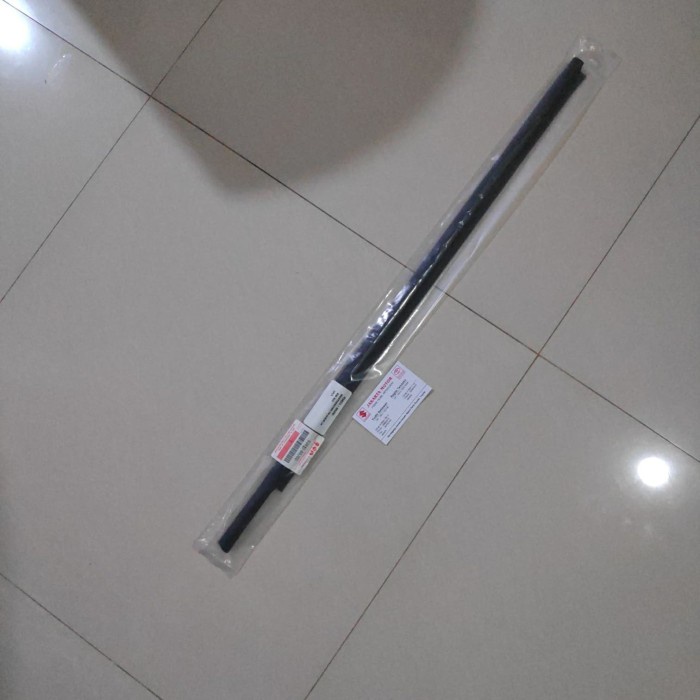 Pelipit List Kaca Depan Suzuki Sx4 X-Over