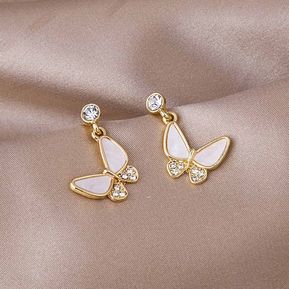 Anting Stud Bentuk Kupu-Kupu Bahan Resin Warna Emas Untuk Wanita