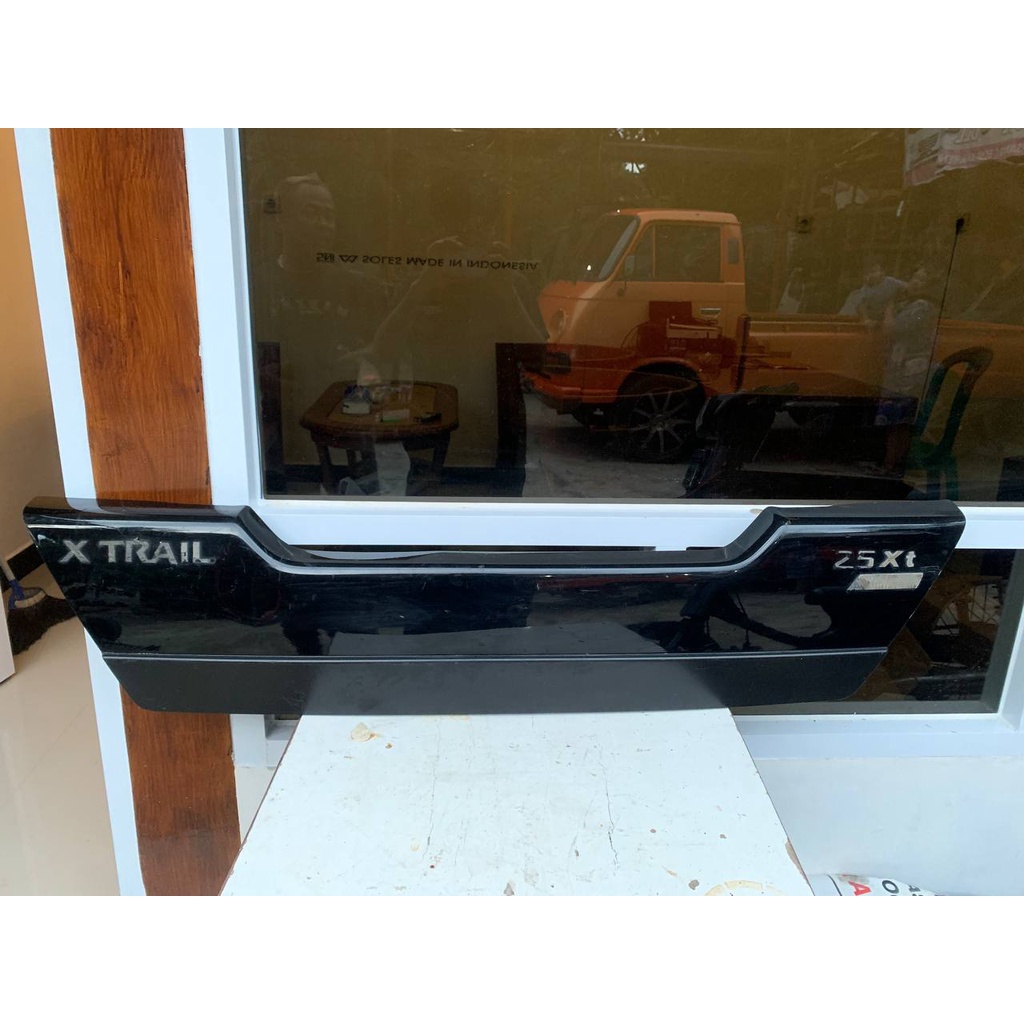 Finisher Back Door Moulding Cover Pintu Bagasi Nissan Xtrail X-trail T31 2009 2013 Ori Copotan