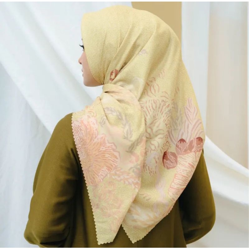 Kana Scarf - Wearing Klamby