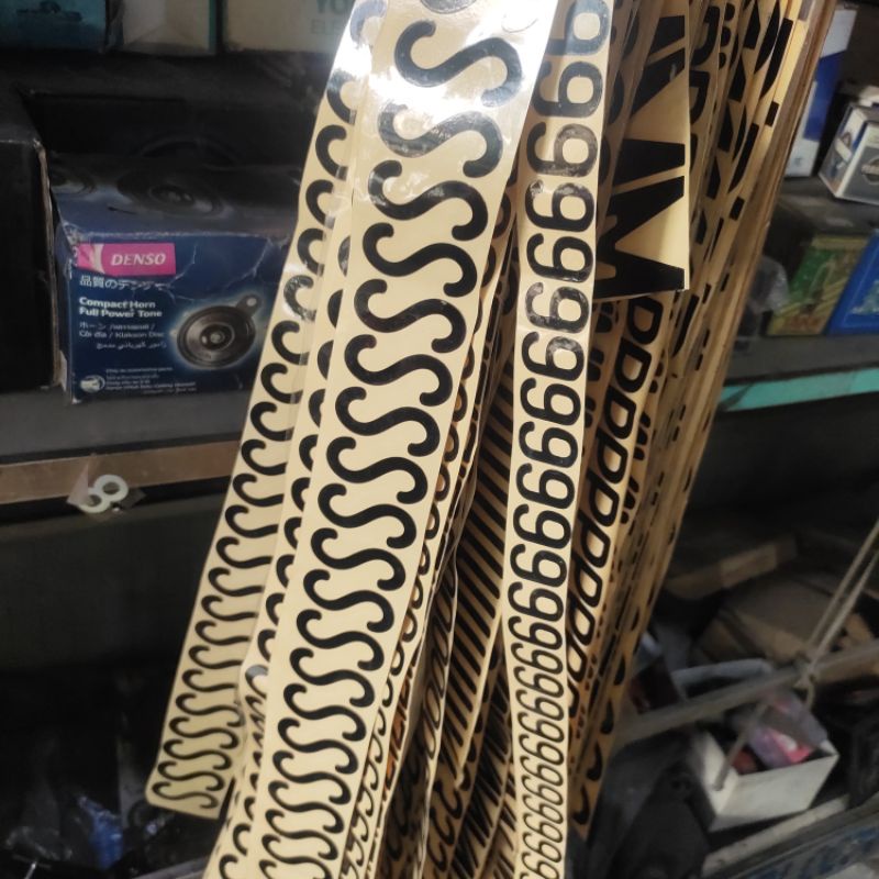stiker angka plat motor hitam (1pics) untuk usaha bisa request huruf dan angkanya