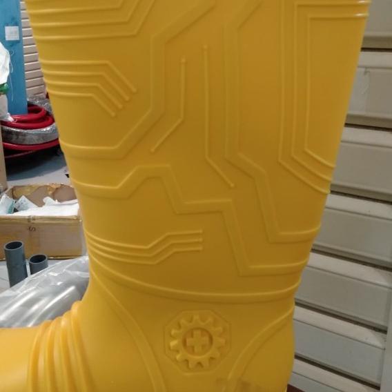 sepatu boot safety kuning merk Ergos