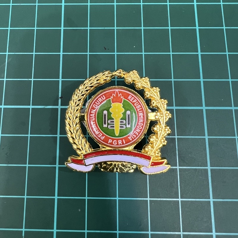 Pin PGRI Peniti