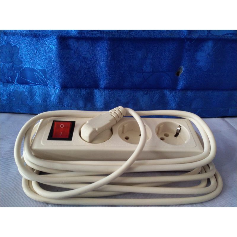 Terminal jadi/colokan 3 lubang 5 meter