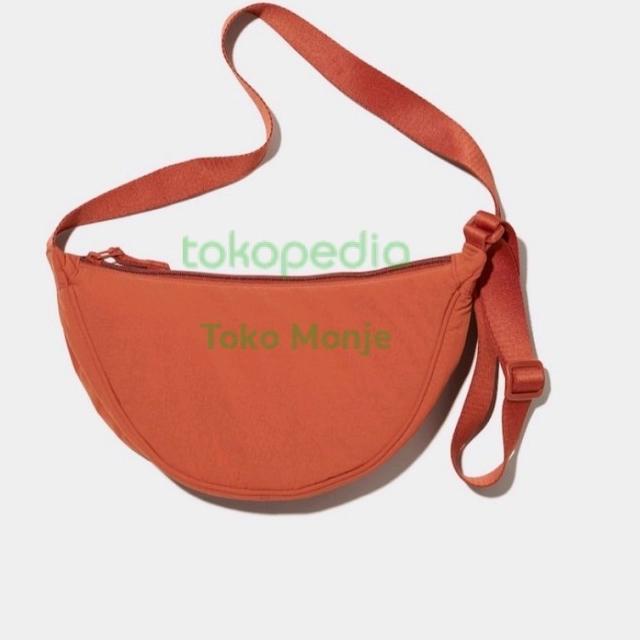 TAS BAHU MINI ROUND UNIQLO / TAS UNIQLO / UNIQLO / TAS SELEMPANG - Hitam