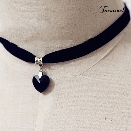 Kalung Handmade Dengan Liontin Bentuk Hati Bahan Resin Warna Hitam