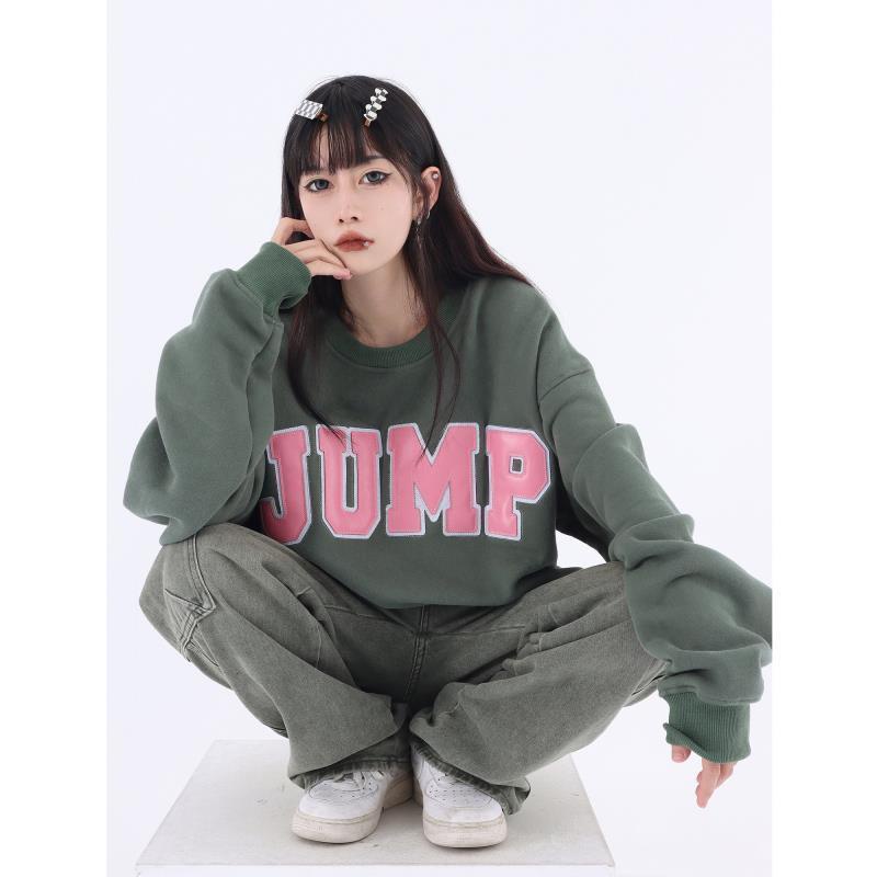 JUMPNEXT Guochao merek American retro suede patch bordir huruf musim dingin plus beludru longgar pasangan sweater leher bulat