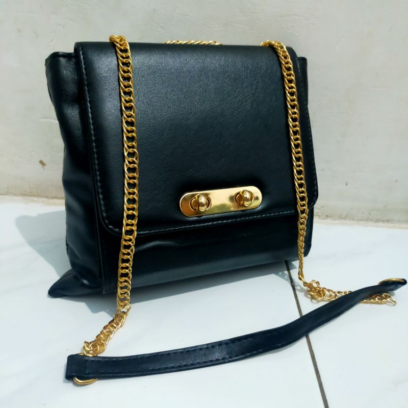 Tas Wanita Arneth Slingbag