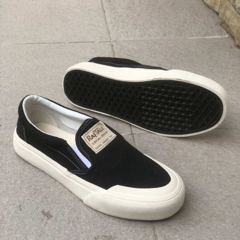 SEPATU SLIP ON RAFTALLE ORIGINAL BLACKLIST