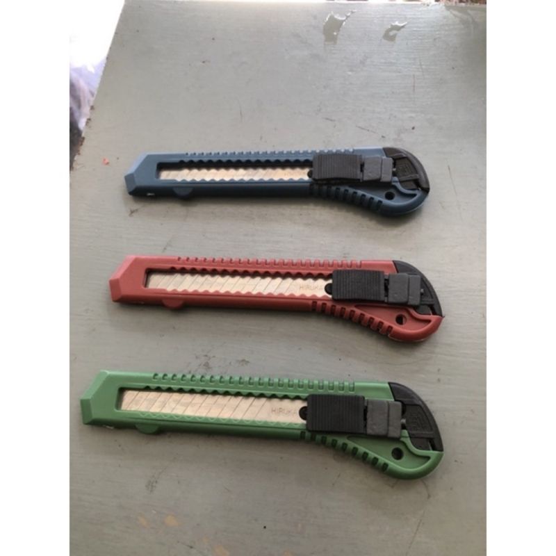 

Pisau cutter besar pemotong lakban slasiban