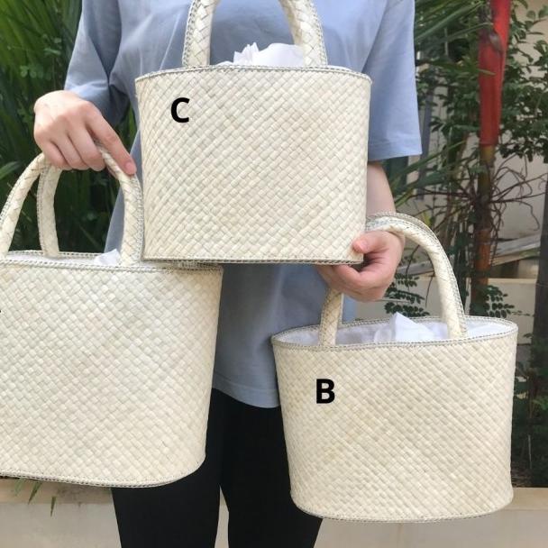 

Tas pandan OVAL PIKNIK SERUT / tas anyaman mendong / tas parcel - B
