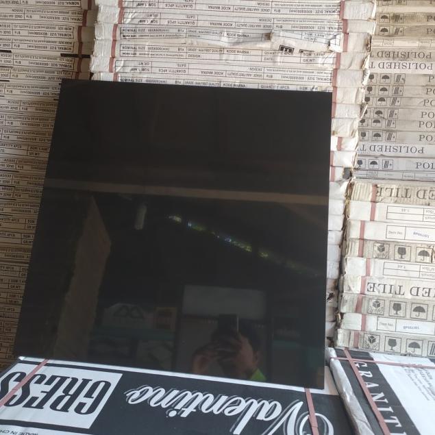 granit lantai 60x60 hitam polos (super black Valentino)