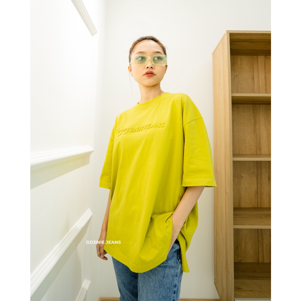 GOJINIEJEANS - T-SHIRT OVERSIZE EMBOS MUSTARD