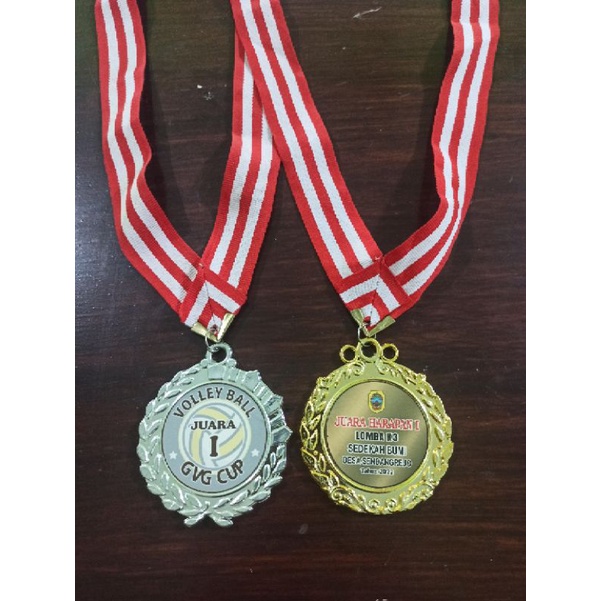 medali kejuaraan/medali lomba/medali lulusan