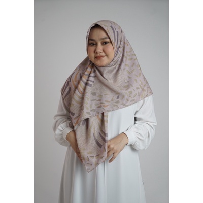 ELZATTA SEGI EMPAT  MOTIF TERBARU KAILA COLORFULL GEO ABSTRAC BAHN POLYCOTTON HIJAB SEGI EMPAT MOTIF