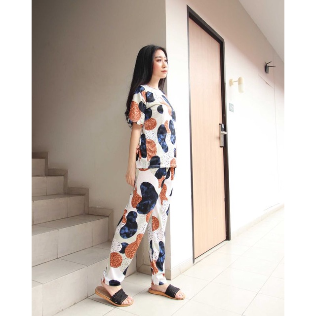 Lover.Fashion,Cp Abstrak Polkadot