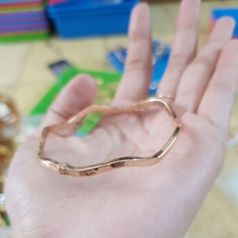 Gelang Cartier gelombang