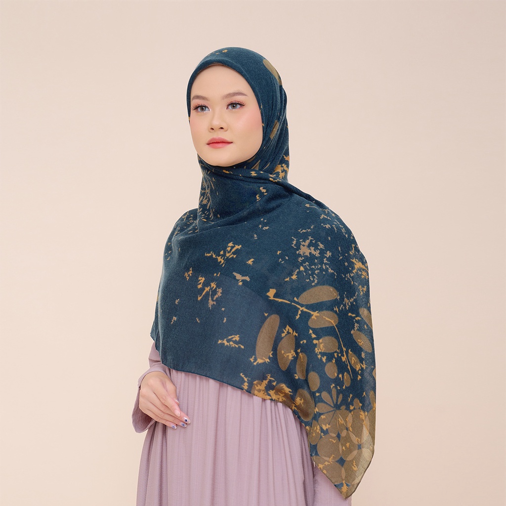 ZM Zaskia Mecca - Hijab Syari Paola Navy Scarf Kerudung Segi Empat Wangi