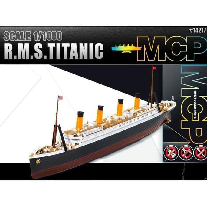 kapal titanic 1/1000 model kit academy