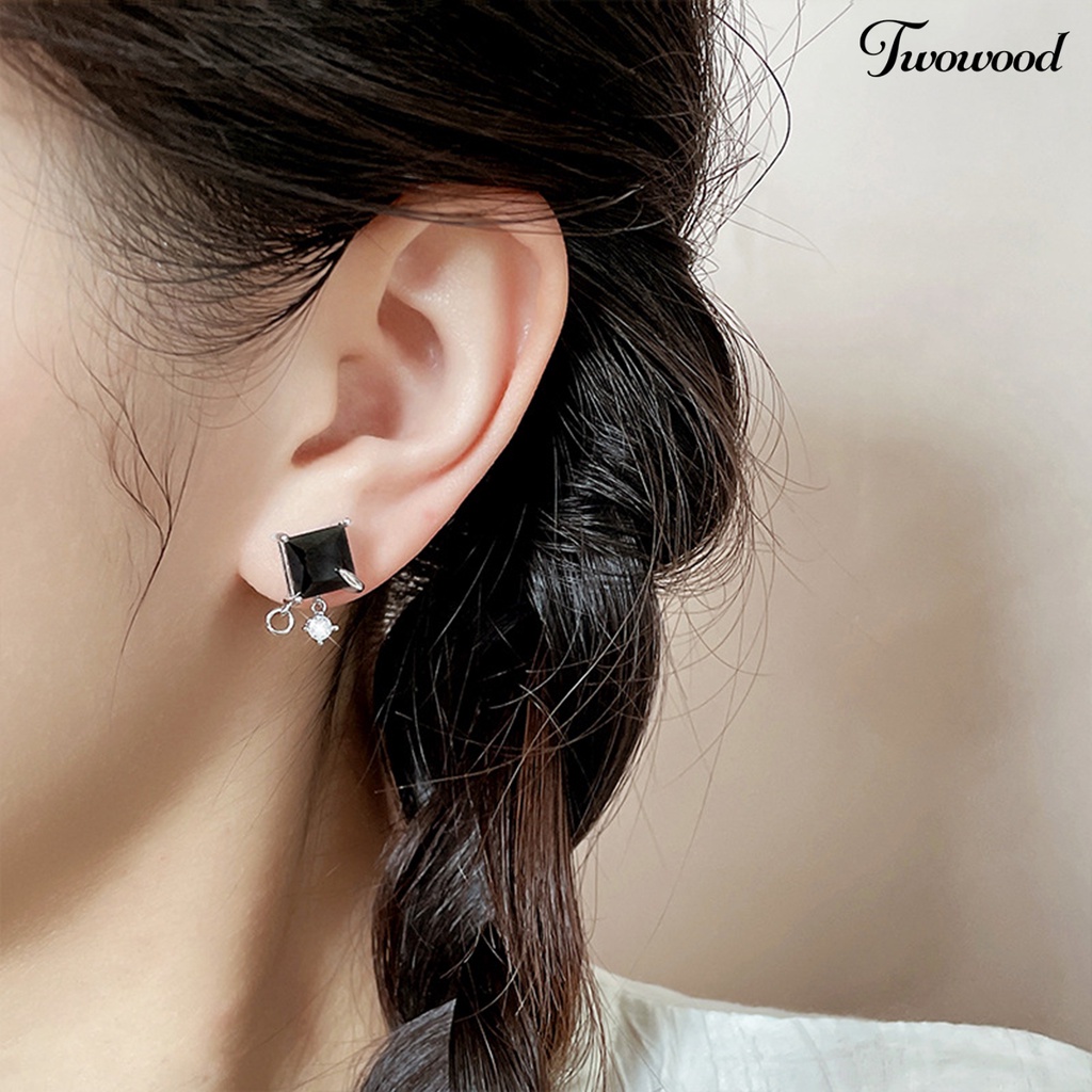 1 Pasang Anting Stud Rantai Rumbai Bahan Stainless Steel Warna Hitam Untuk Wanita