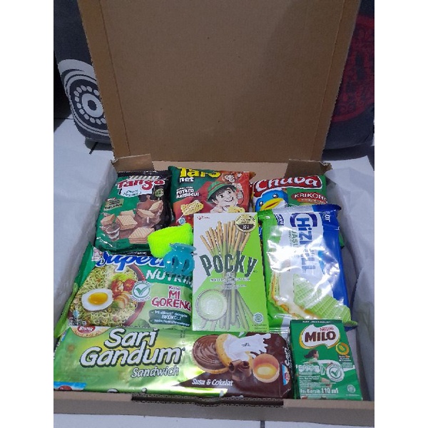 

Gift snack box ukuran besar | hadiah wisuda, ulang tahun aniversary