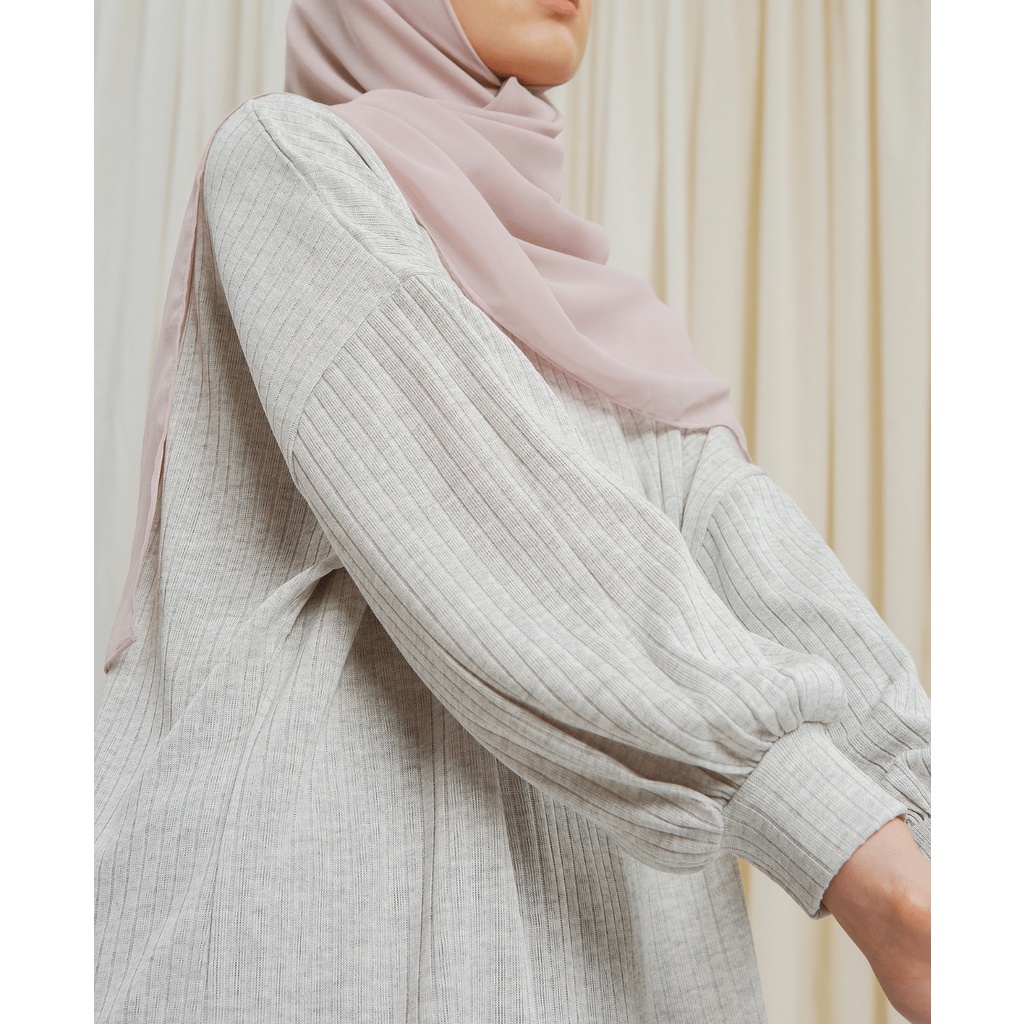 Cottoncut Yasmin Top Kaos Lengan Panjang Oversized Longsleeve