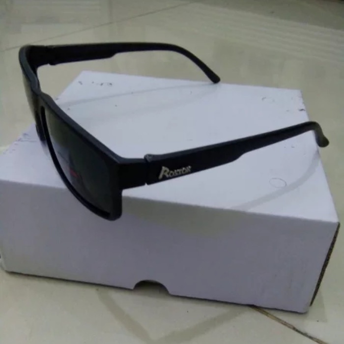 kacamata minus lensa hitam keren pria elegan