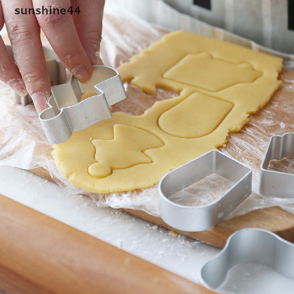 Sunshine 1PC Cetakan Pemotong Kue / Sandwich / Cookie Bentuk Kartun Bahan Aluminum Alloy