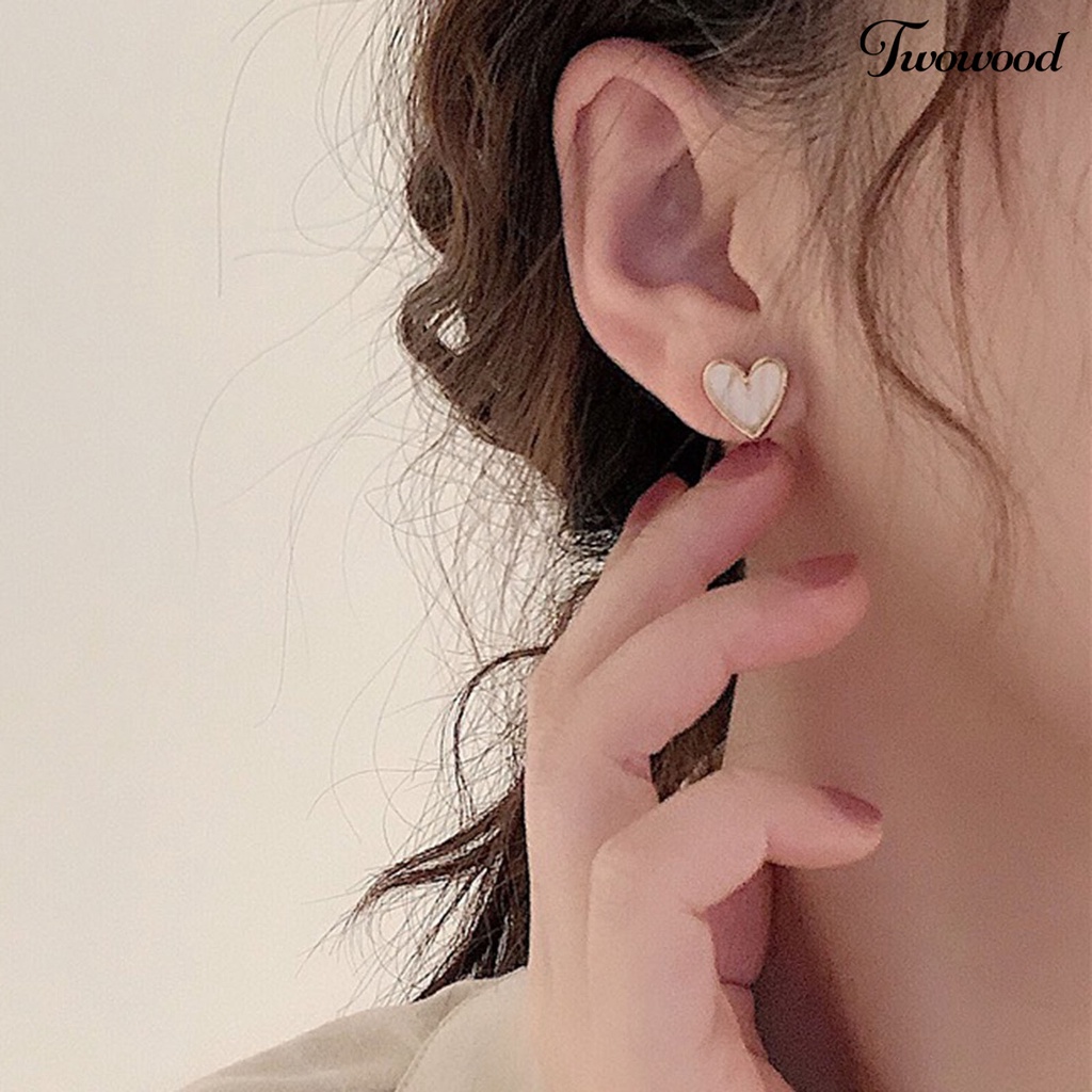 1 Pasang Anting Stud Bentuk Hati Bahan Alloy