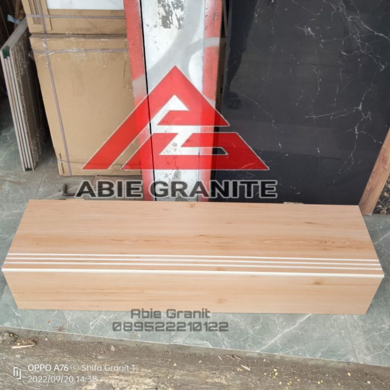 Granit tangga motif kayu 30x90 Natural Kingwood