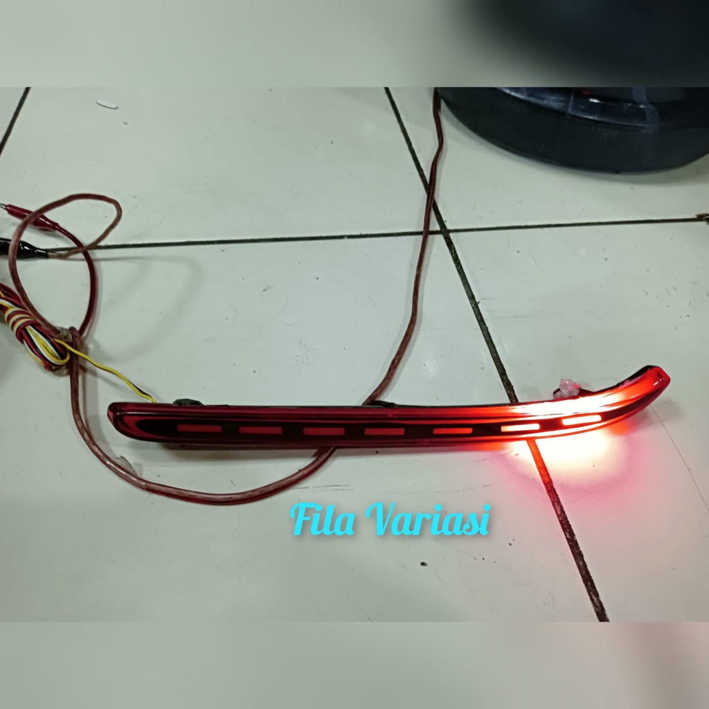 Lampu Reflektor Mobil Bumper Belakang Mobil Avanza 2019