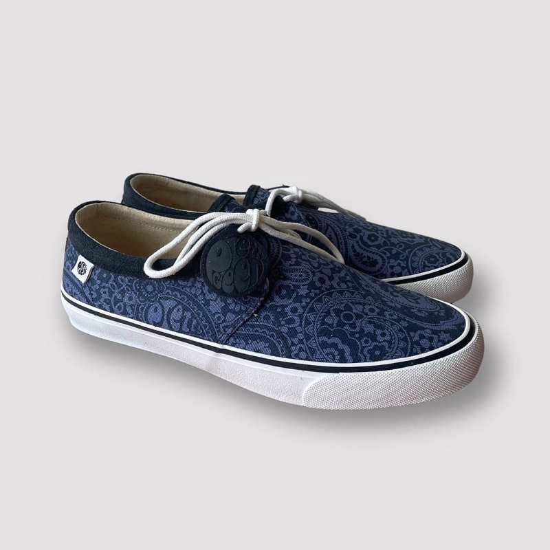 Pretty Green Paisley Deck Trainer Navy Original