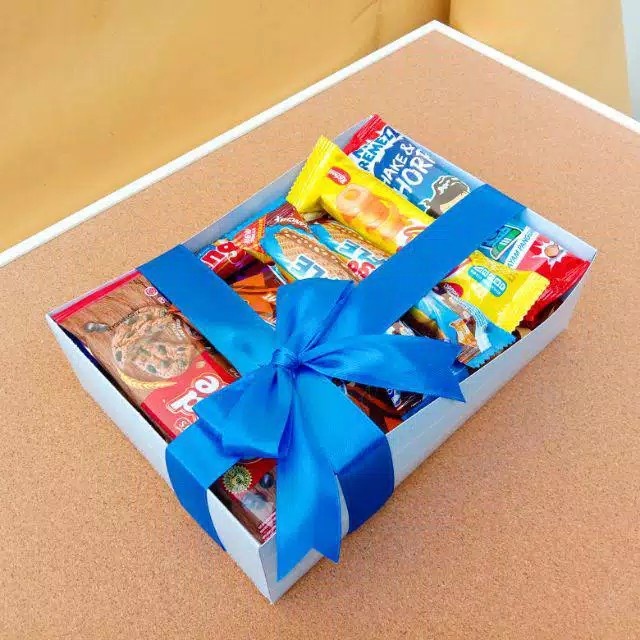 

(COD) HAMPERS NATAL KADO CHRISTMAS BINGKISAN PARSEL ANAK SNACK CHIKI MURAH - Biru, ISI 20 SNACK