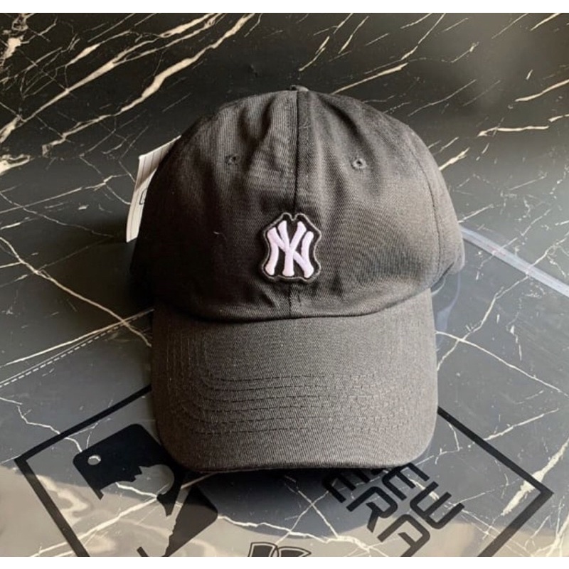 MLB Baseball Cap Black Logo White