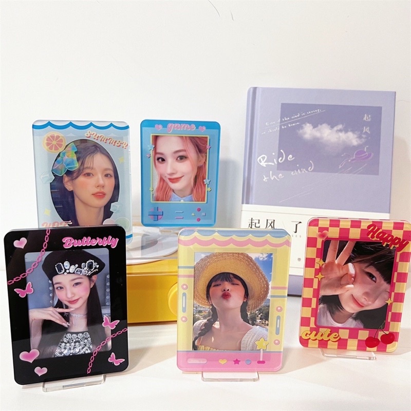 

✨PRE ORDER✨ PHOTOCARD HOLDER / STAND BINGKAI MEJA KERJA / ID CARD HOLDER / PC HOLDER ACRYLIC
