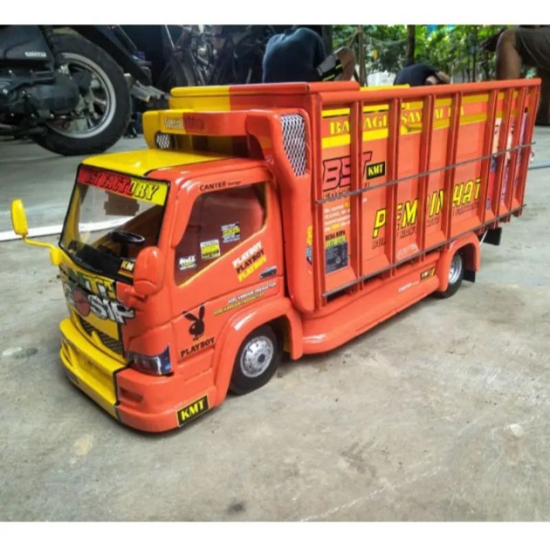 miniatur truk oleng maina anak virall anti gosip