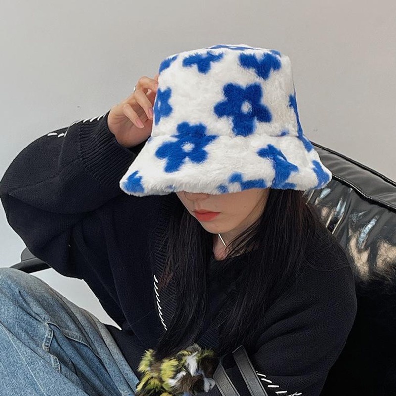 Topi Bucket Motif Bunga Bahan Bulu Imitasi Tebal Hangat Gaya Retro Untuk Wanita