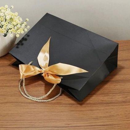 

PAPER BAG SUPER BLACK GOLD RIBBON 28×10×20 | PAPER BAG WEDDING | PAPER BAG ANNIVERSARY | PAPER BAG KADO | PAPER BAG | PAPER BAG HAJATAN ㅛ