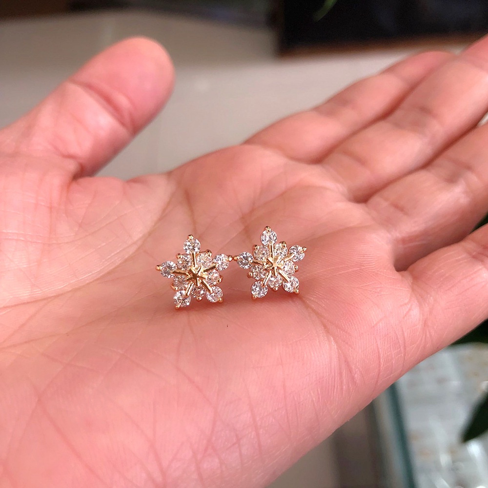 Anting Tusuk Bentuk Snowflake Aksen Zircon Gaya Korea Untuk Wanita