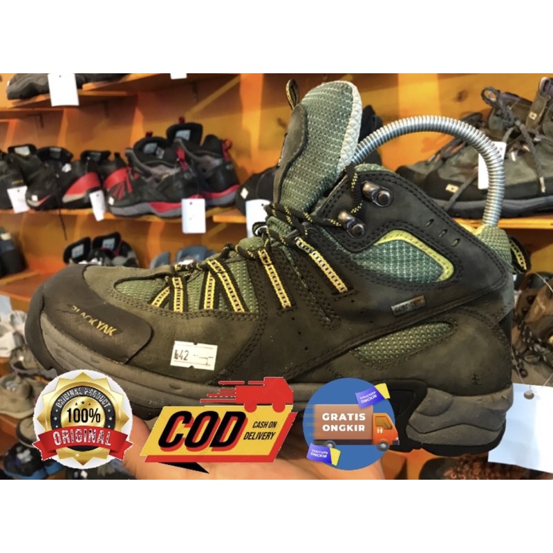 SEPATU HIKING BLACK YAK BEKAS BRANDED ORIGINAL, SIZE 42