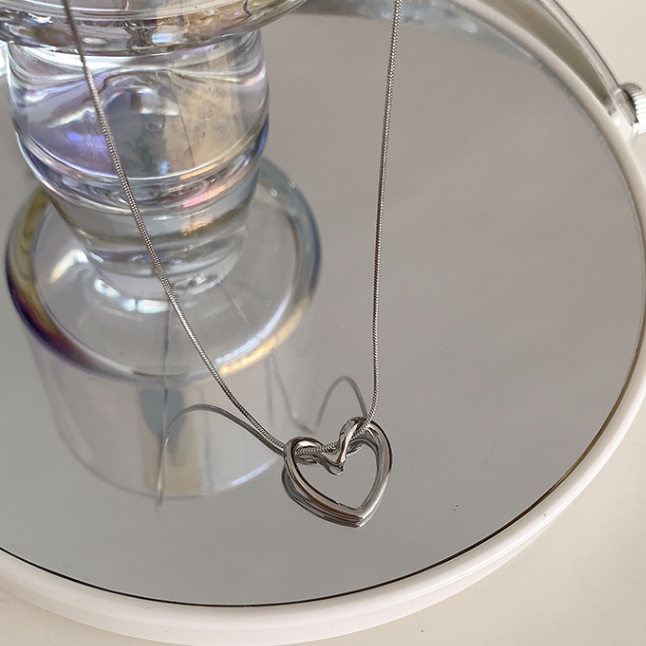 We Flower Kalung Rantai Liontin Hati Hollow Bahan Baja Gaya Minimalis Untuk Wanita