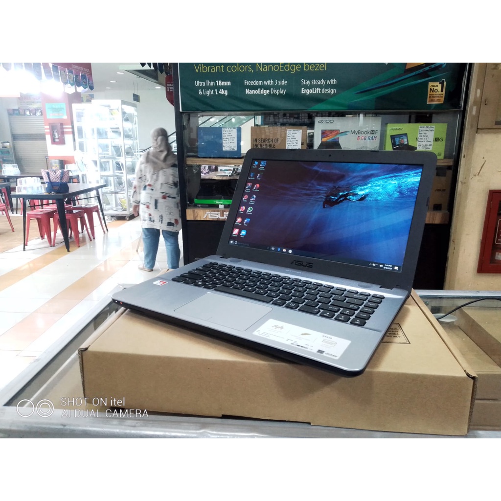 LAPTOP LEPTOP ASUS AMD A9 RAM 4GB HDD 1TB GENERASI BARU WINDOWS10 ZOOM SIAP PAKAI GAMING DESIGN RAM 4GB AMD A9 MULUS