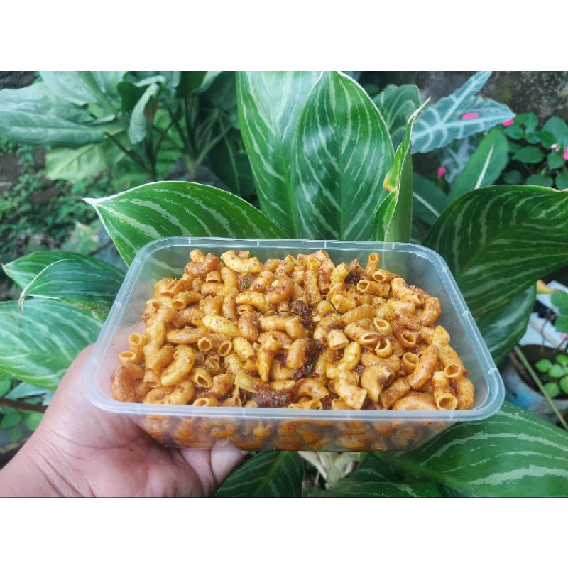 

Makaroni Kriuk Pedas Daun jeruk