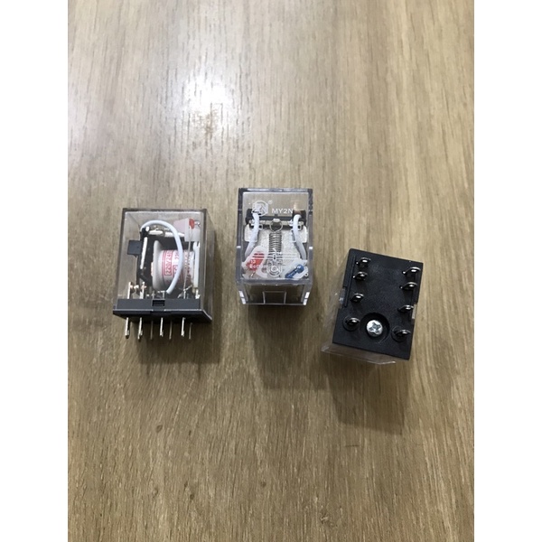 Rilay Relay merk ZN 220V 8 kaki