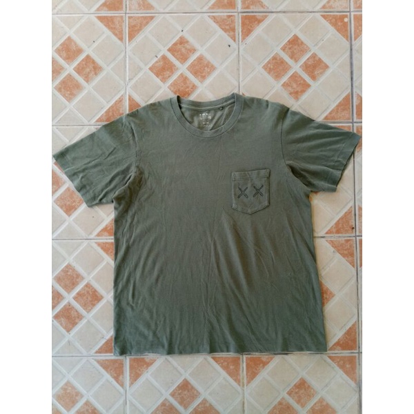 Kaos Uniqlo X Kaws Second Original