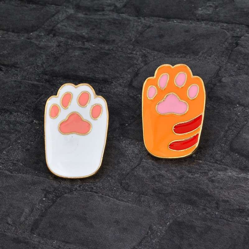 Pin Bros Lencana Enamel Bentuk Kartun Cakar Kucing Untuk Hadiah Teman