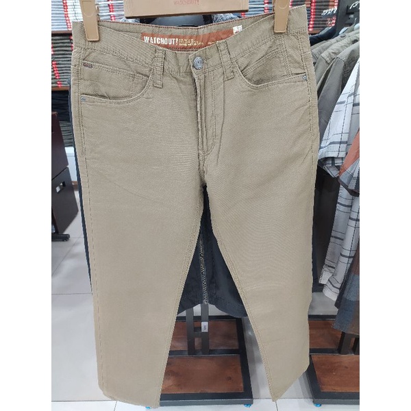 CELANA WATCHOUT CASUAL