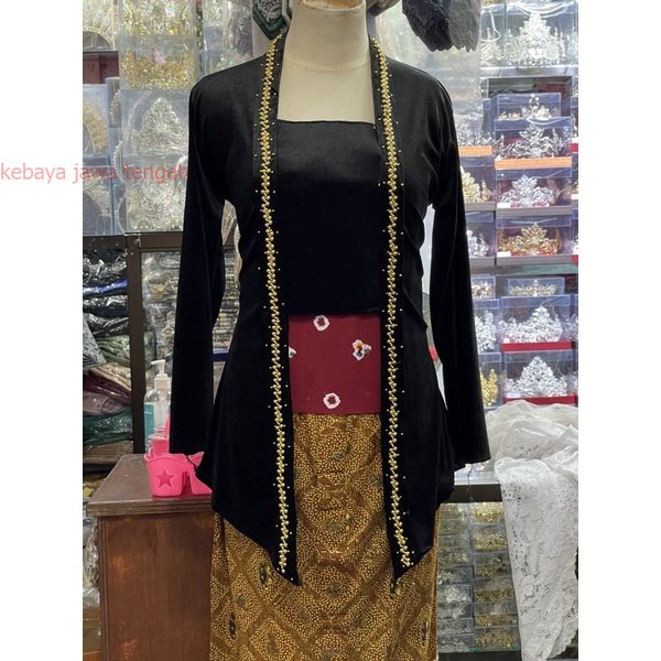 Kebaya Bali / Kebaya Wisuda Modern / Kebaya Kutu Baru / Kebaya Wisuda / Kebaya Modern / Kebaya Bludr